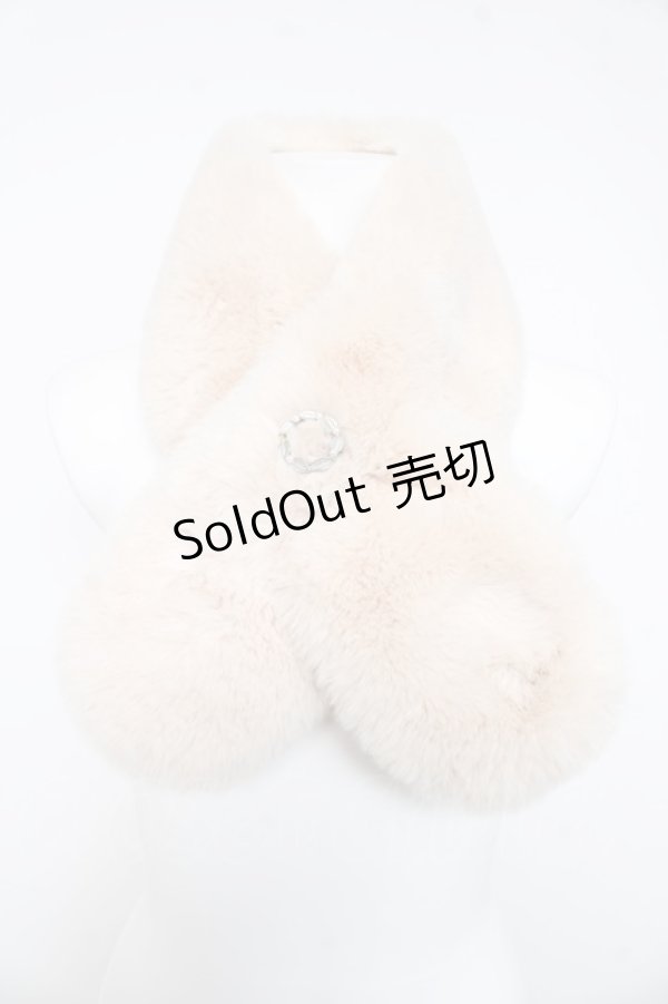 画像1: axes femme / ブローチ付きファーティペット  生成り Y-26-02-11-001-AX-ZA-SZ-ZT0213G (1)