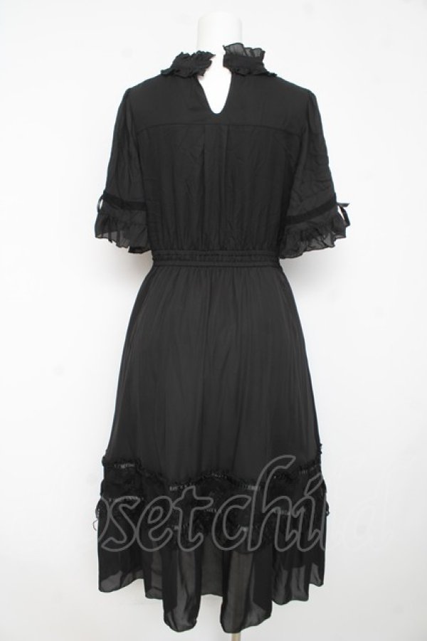 画像2: axes femme / カメオ付フレア袖ワンピース  黒 Y-26-02-11-068-AX-OP-SZ-ZY (2)