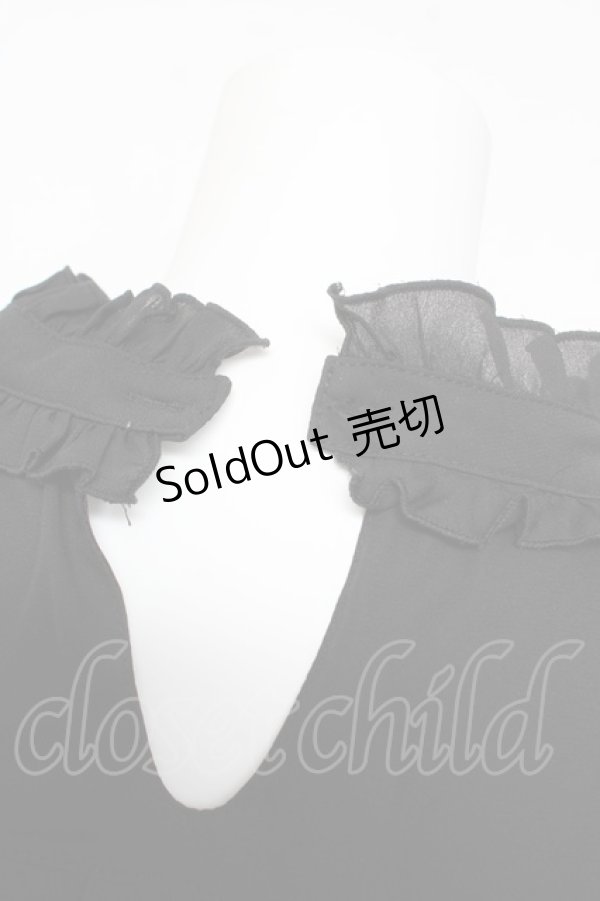 画像3: axes femme / カメオ付フレア袖ワンピース  黒 Y-26-02-11-068-AX-OP-SZ-ZS (3)