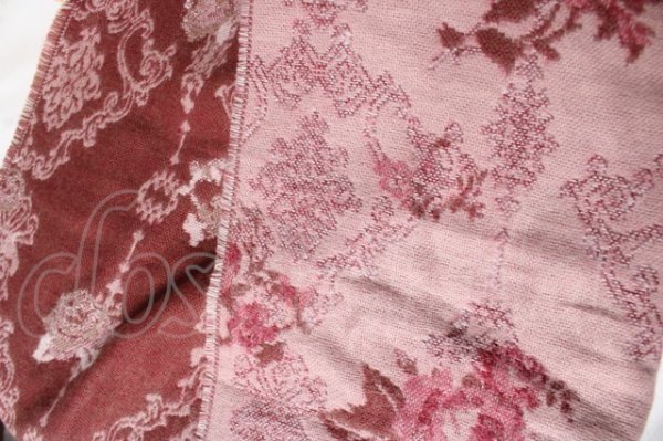 画像2: axes femme / バラ×オーナメント柄ストール  ピンク Y-26-02-11-004-AX-ZA-SZ-ZY (2)