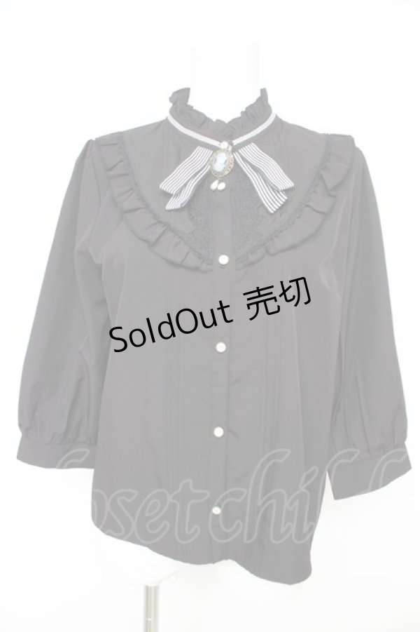 画像1: axes femme / カメオブローチ付シフォンブラウス F 黒 Y-26-02-13-087-AX-BL-SZ-ZS (1)