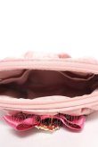 画像3: Maison de FLEUR / ロココラウンドタックポーチ F ダークピンク Y-26-02-13-023-LO-ZA-SZ-ZY (3)