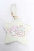 画像1: Maison de FLEUR / Little Twin Stars お星さまパスケース F イエロー Y-26-02-13-024-LO-ZA-SZ-ZY (1)