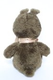 画像2: Maison de FLEUR / 京都ポルタ限定うさぎぬいぐるみ F カーキ Y-26-02-13-045-LO-ZA-SZ-ZY (2)
