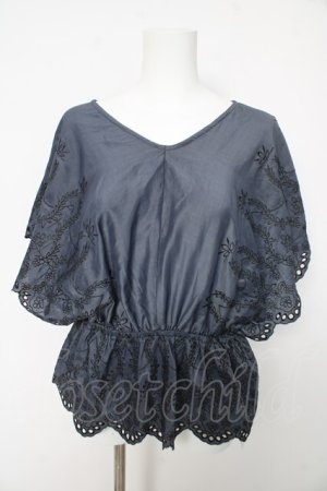 画像: axes femme / 総刺繍Vネックブラウス  紺 Y-26-02-15-161-AX-BL-SZ-ZY