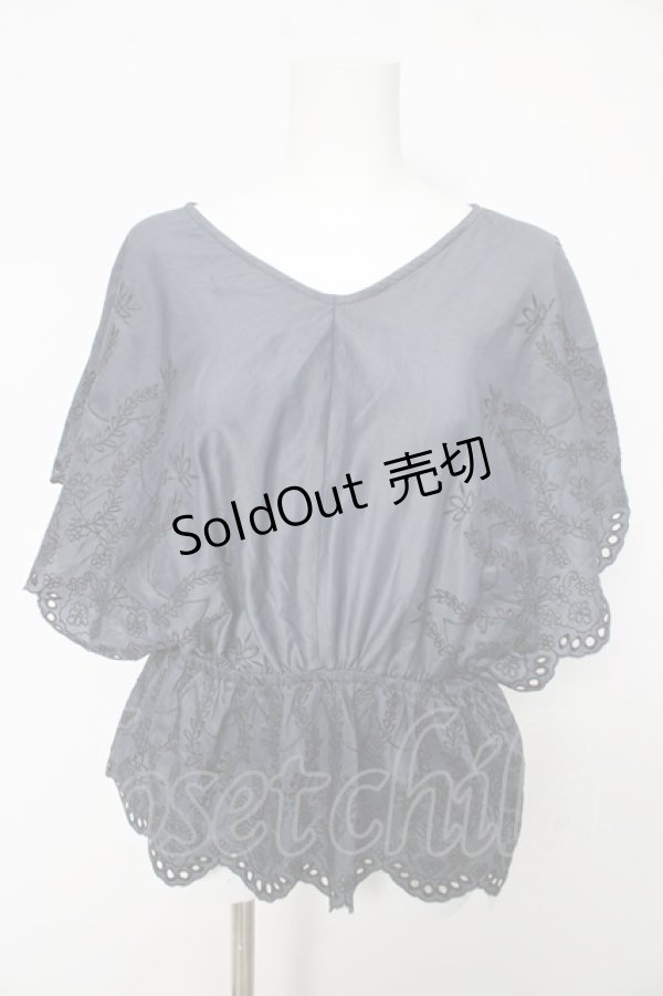 画像1: axes femme / 総刺繍Vネックブラウス  紺 Y-26-02-15-161-AX-BL-SZ-ZS (1)