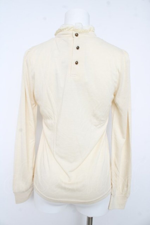 画像2: axes femme / リボンブローチ付きブラウス風プルオーバー【リボンブローチ欠品】 M 生成り Y-26-02-15-020-AX-TO-IG-ZY (2)