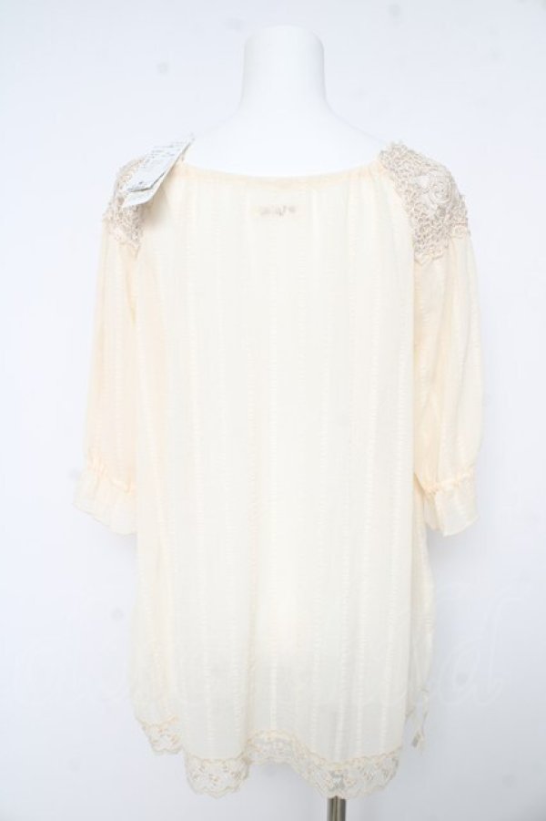 画像2: axes femme / オフショルカギ針編みブラウス M 生成り Y-26-02-15-022-AX-TO-IG-ZY (2)