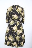 画像2: INGEBORG / 薔薇柄半袖開襟ワンピース F 黒 Y-26-02-17-213-LO-OP-SZ-ZY (2)