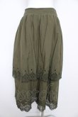 画像2: axes femme / 裾刺繍ティアードスカート M カーキ Y-26-02-17-245-AX-SK-SZ-ZY (2)