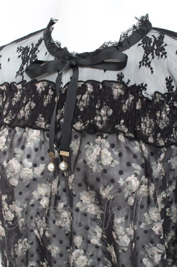 画像3: axes femme / 肩レースバラシフォンブラウス  黒 Y-26-02-19-024-AX-BL-SZ-ZY (3)