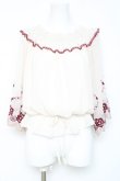 画像1: axes femme / 刺繍入りオフショルブラウス M 生成り Y-26-02-19-043-AX-TO-SZ-ZY (1)