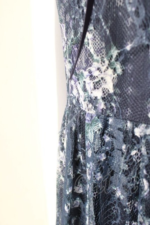 画像4: axes femme / フラワープリントレースワンピース F 紺 Y-26-02-19-138-AX-OP-SZ-ZY (4)