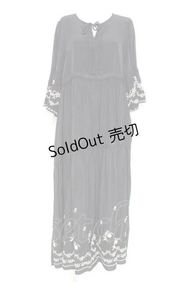 画像1: axes femme / 刺繍デザインティアードワンピース  黒 Y-26-02-19-143-AX-OP-SZ-ZY (1)