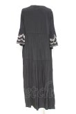 画像2: axes femme / 刺繍デザインティアードワンピース  黒 Y-26-02-19-143-AX-OP-SZ-ZY (2)