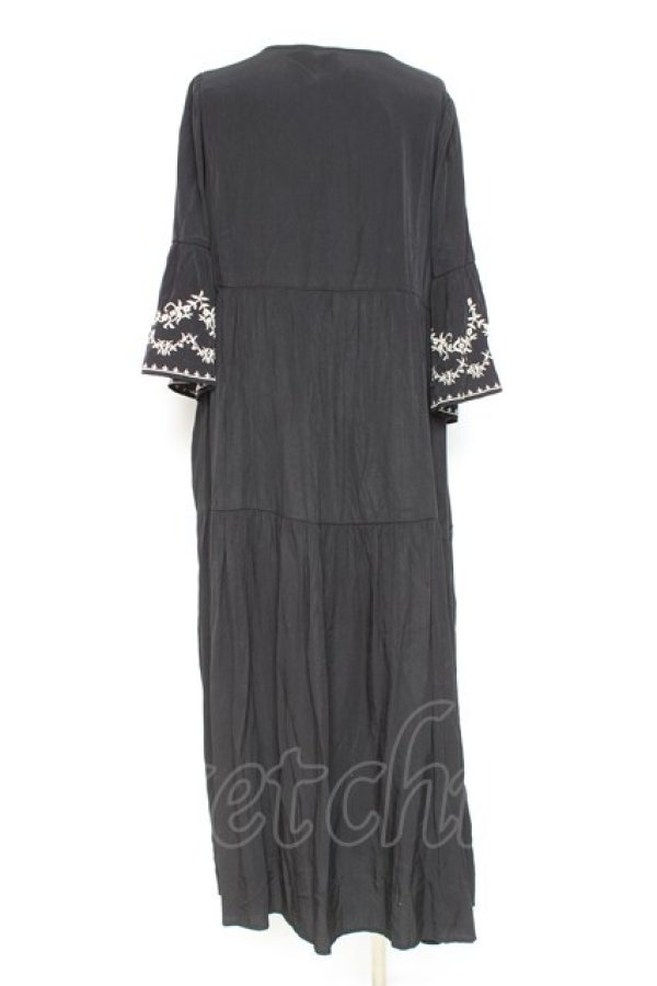 画像2: axes femme / 刺繍デザインティアードワンピース  黒 Y-26-02-19-143-AX-OP-SZ-ZY (2)