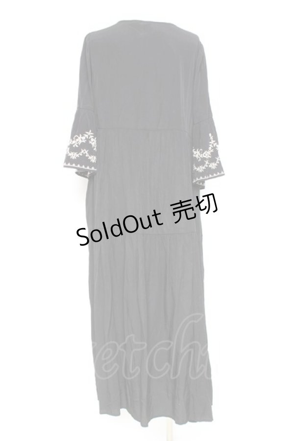 画像2: axes femme / 刺繍デザインティアードワンピース  黒 Y-26-02-19-143-AX-OP-SZ-ZY (2)