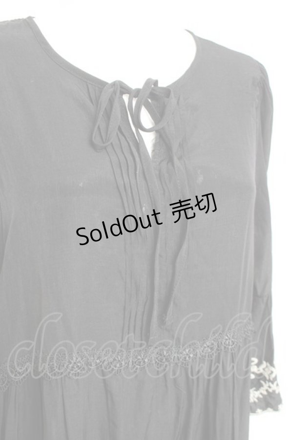 画像3: axes femme / 刺繍デザインティアードワンピース  黒 Y-26-02-19-143-AX-OP-SZ-ZY (3)