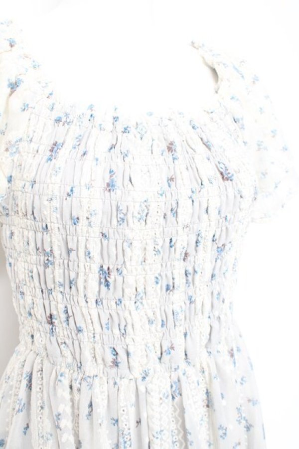 画像3: F i.n.t / フリル使い小花柄シャーリングワンピース F ブルー Y-26-02-19-156-CA-OP-SZ-ZY (3)