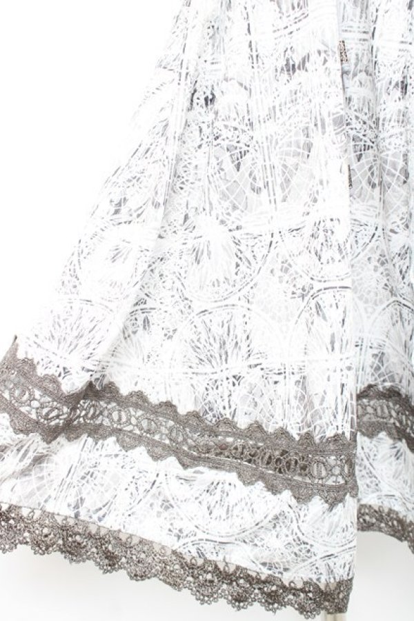 画像4: OZZ ANGELO / レース装飾刺繍ワンピース  グレー Y-26-02-19-161-OO-OP-SZ-ZY (4)