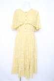 画像1: axes femme / ケープ風レースティアードワンピース  イエロー Y-26-02-21-117-AX-OP-SZ-ZY (1)