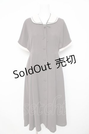 画像: an another angelus / パイピング使いダブルクレリック衿ワンピース F ブラウン Y-26-02-21-143-CA-OP-SZ-ZY