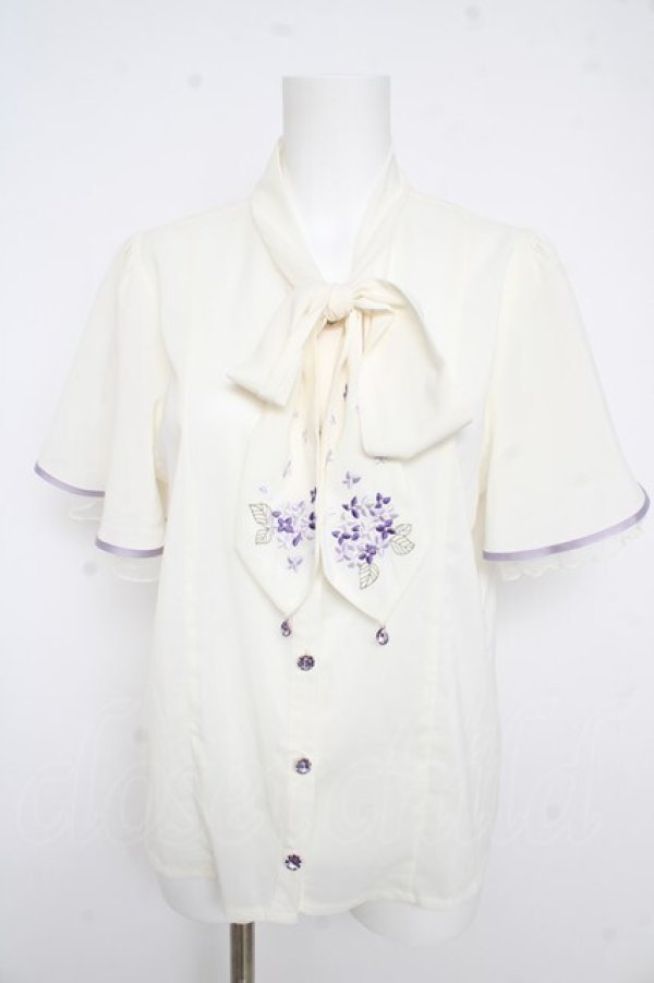 画像1: axes femme / 紫陽花刺繍リボンブラウス  白 Y-26-02-21-026-AX-BL-SZ-ZY (1)