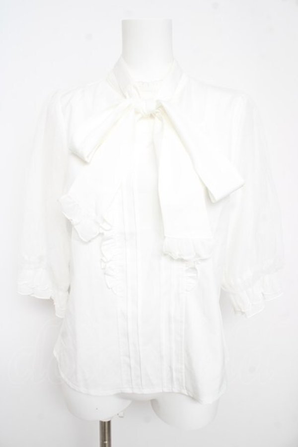 画像1: axes femme POETIQUE / ビックリボンスタンド襟ブラウス  白 Y-26-02-21-033-AX-BL-SZ-ZY (1)