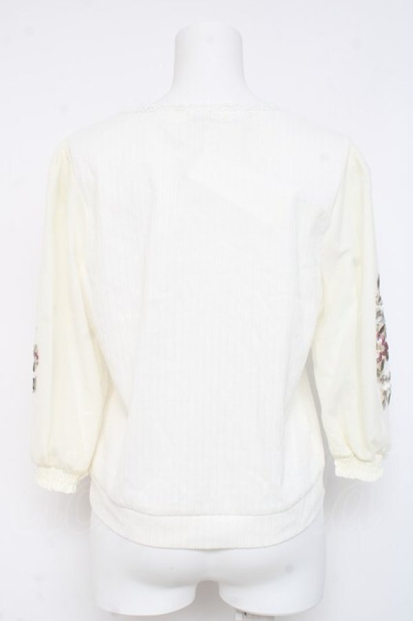 画像2: axes femme / 花刺繍チュール袖七分袖プルオーバー F オフシロ Y-26-02-23-058-AX-TO-IG-ZY (2)