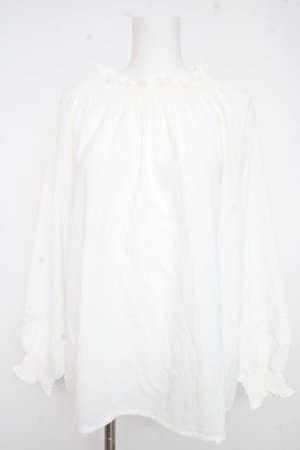 画像: axes femme / シャーリングスタンドブラウス  シロ Y-26-02-23-063-AX-BL-IG-ZY