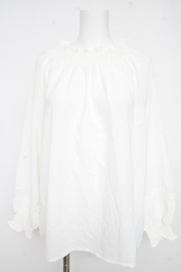 画像1: axes femme / シャーリングスタンドブラウス  シロ Y-26-02-23-063-AX-BL-IG-ZY (1)