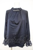 画像1: axes femme / パールデザインサテンブラウス Ｆ ネイビー Y-26-02-23-105-AX-BL-IG-ZY (1)