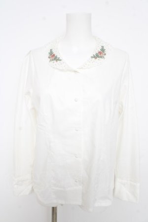 画像: an another angelus / ローズ刺繍レースショールカラーシャツ  生成り Y-26-02-23-125-CA-BL-SZ-ZY