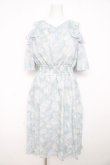 画像1: axes femme / 肩あきボタニカルフラワーワンピース  ライトグレー Y-26-02-23-165-AX-OP-IG-ZY (1)