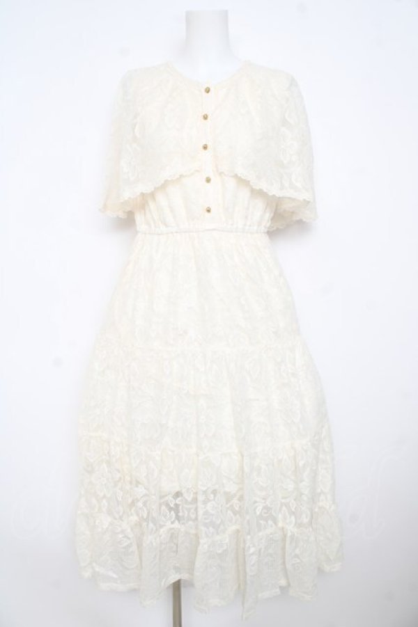 画像1: axes femme / ケープ風レースティアードワンピース  生成り Y-26-02-23-175-AX-OP-SZ-ZY (1)