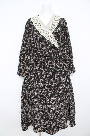 画像: an another angelus / レース衿カシュクール花柄ワンピース  黒 Y-26-02-23-194-CA-OP-SZ-ZY