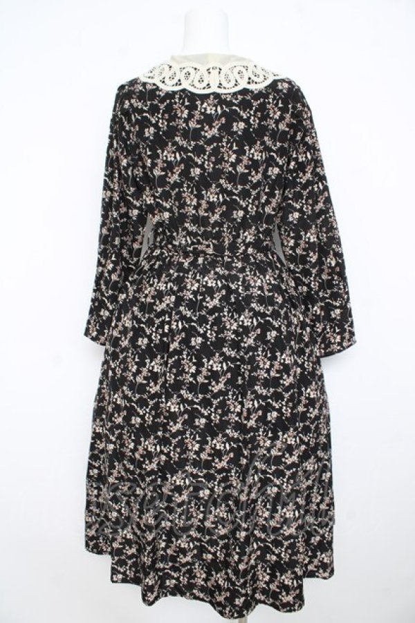 画像2: an another angelus / レース衿カシュクール花柄ワンピース  黒 Y-26-02-23-194-CA-OP-SZ-ZY (2)