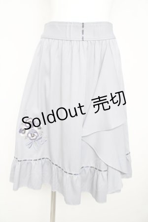 画像: axes femme POETIQUE / パンジー刺繍ラッフルスカート  サックス Y-26-02-23-216-AX-SK-SZ-ZY