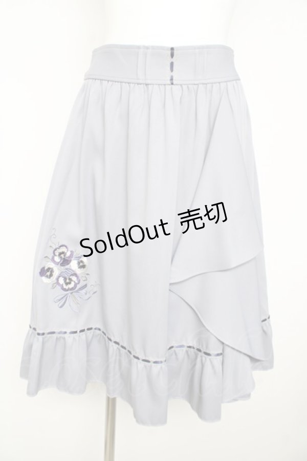 画像1: axes femme POETIQUE / パンジー刺繍ラッフルスカート  サックス Y-26-02-23-216-AX-SK-SZ-ZY (1)