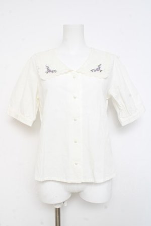 画像: F i.n.t / ローズ刺繍レース衿ブラウス  白 Y-26-02-27-070-CA-BL-SZ-ZY