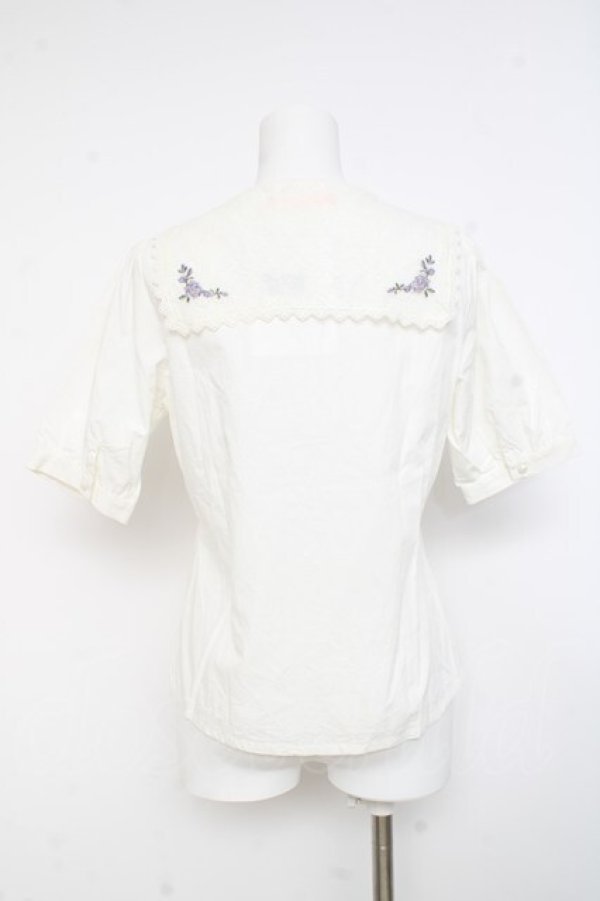 画像2: F i.n.t / ローズ刺繍レース衿ブラウス  白 Y-26-02-27-070-CA-BL-SZ-ZY (2)