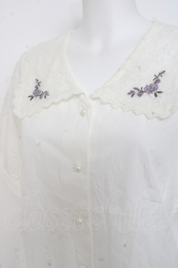画像3: F i.n.t / ローズ刺繍レース衿ブラウス  白 Y-26-02-27-070-CA-BL-SZ-ZY (3)