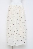 画像1: axes femme / ミニローズ刺繍ロングスカート F 白 Y-26-02-27-190-AX-SK-SZ-ZY (1)