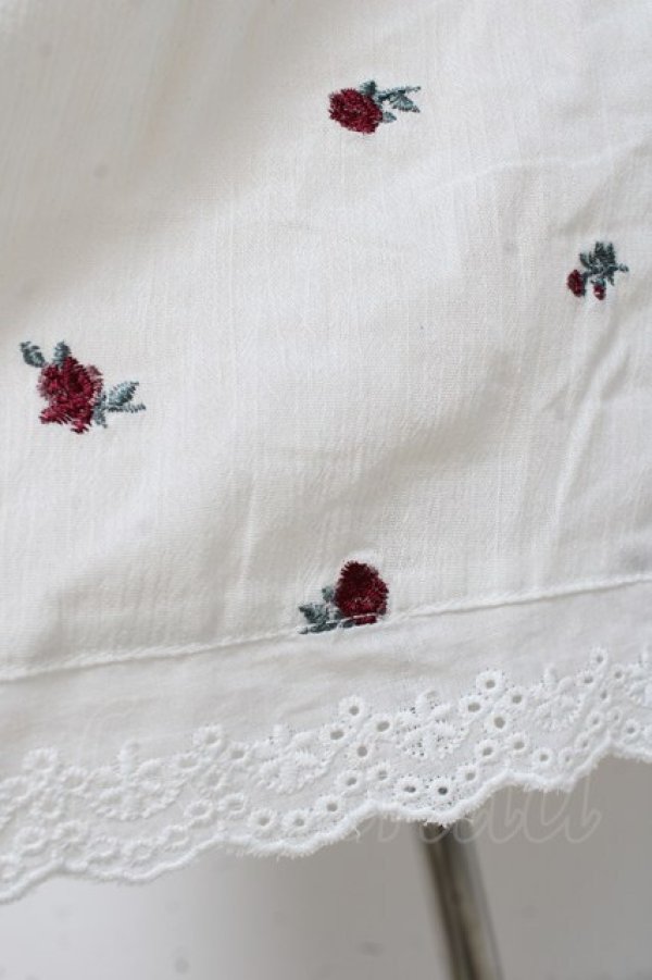 画像4: axes femme / ミニローズ刺繍ロングスカート F 白 Y-26-02-27-190-AX-SK-SZ-ZY (4)