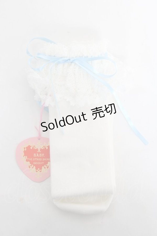 画像2: BABY, THE STARS SHINE BRIGHT / リボン通しレースハイソックス 22〜24 シロ×サックス Y-26-03-01-061-BA-ZA-IG-ZY (2)