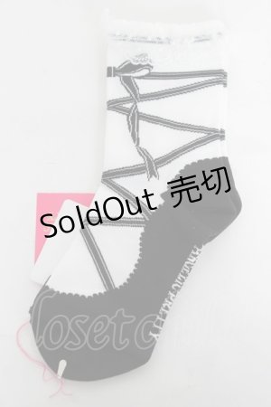 画像: Angelic Pretty / トゥシューズ風クルー丈ソックス  シロ×クロ Y-26-03-01-064-AP-ZA-IG-ZY