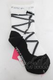 画像2: Angelic Pretty / トゥシューズ風クルー丈ソックス  シロ×クロ Y-26-03-01-064-AP-ZA-IG-ZY (2)