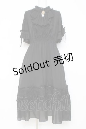 画像: axes femme / カメオ付フレア袖ワンピース  黒 Y-26-03-01-161-AX-OP-SZ-ZY