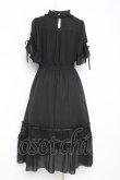 画像2: axes femme / カメオ付フレア袖ワンピース  黒 Y-26-03-01-161-AX-OP-SZ-ZY (2)