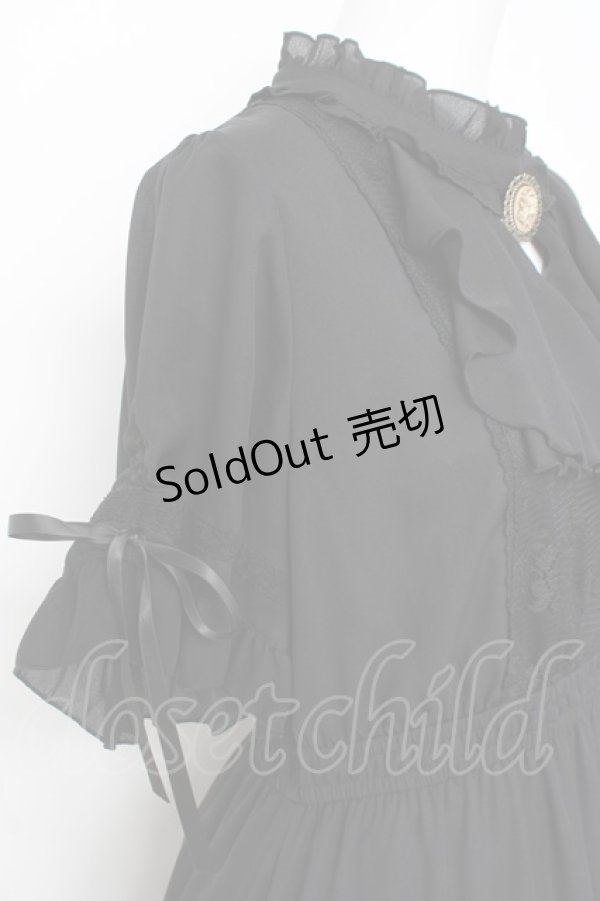 画像3: axes femme / カメオ付フレア袖ワンピース  黒 Y-26-03-01-161-AX-OP-SZ-ZY (3)